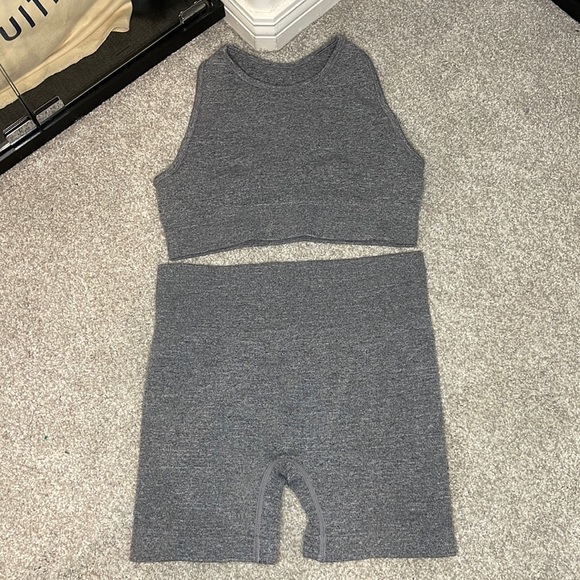 None Pants - SUPER COMFY 2 PIECE ACTIVE SET WITH SPORTS BRA AND BIKER SHORTS in Heather Gray